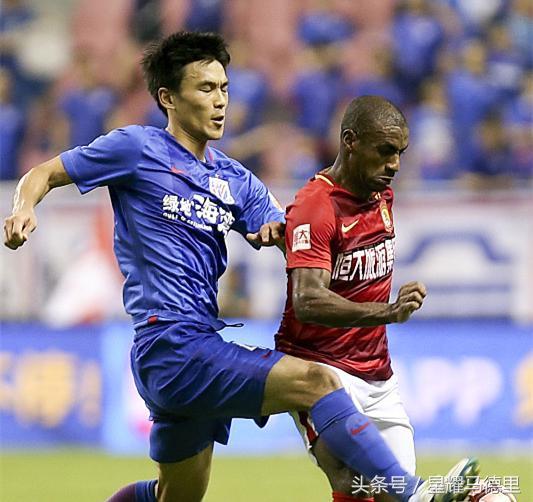 漓江雄鲨队击败南城山猫队,篮球超级杯上演裁判判罚引热议!防线高度稳定(篮球队长张莽龙) 漓江雄鲨队击败南城山猫队,篮球超级杯上演裁判判罚引热议!防线高度稳定(篮球队长张莽龙)