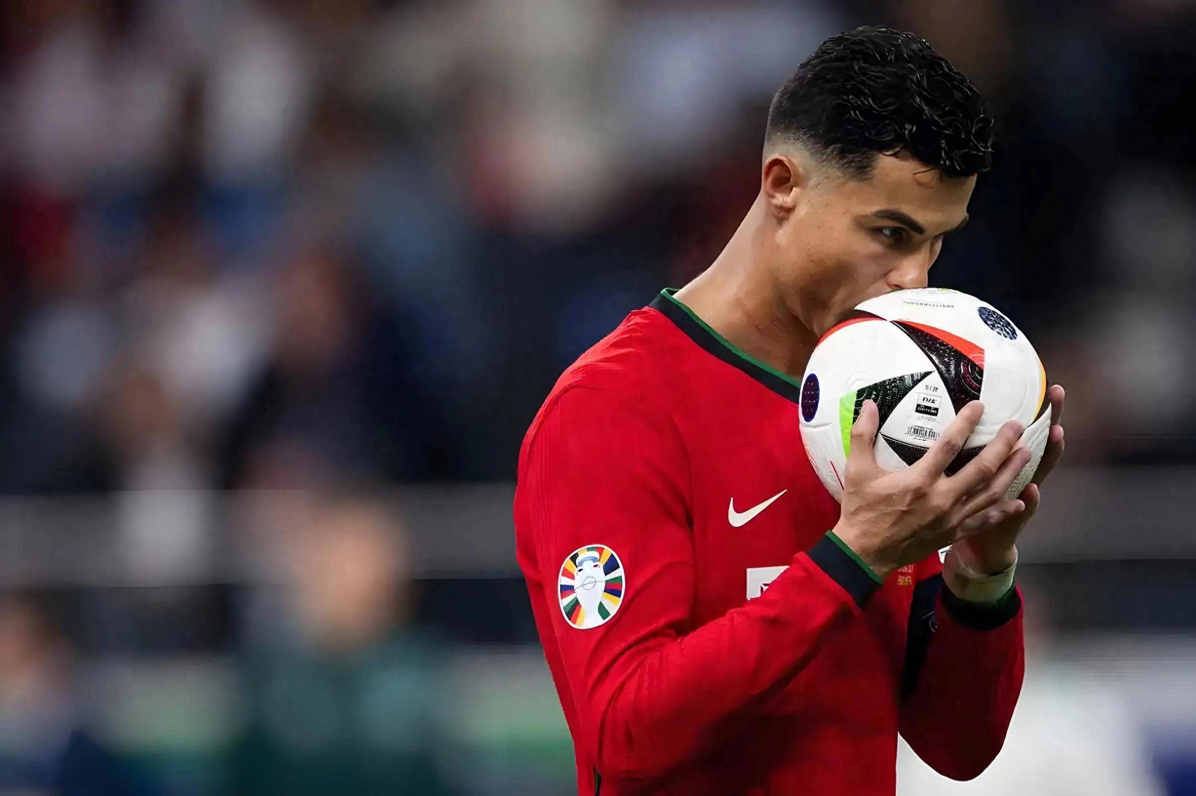 包含C罗遭遇二十持续失利，加拿大队教练压力巨大！上演精彩一战的词条