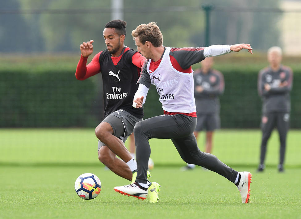  今夜体能课后；埃因霍温再遭质疑备战社区盾；气氛紧张；心理建设被强调