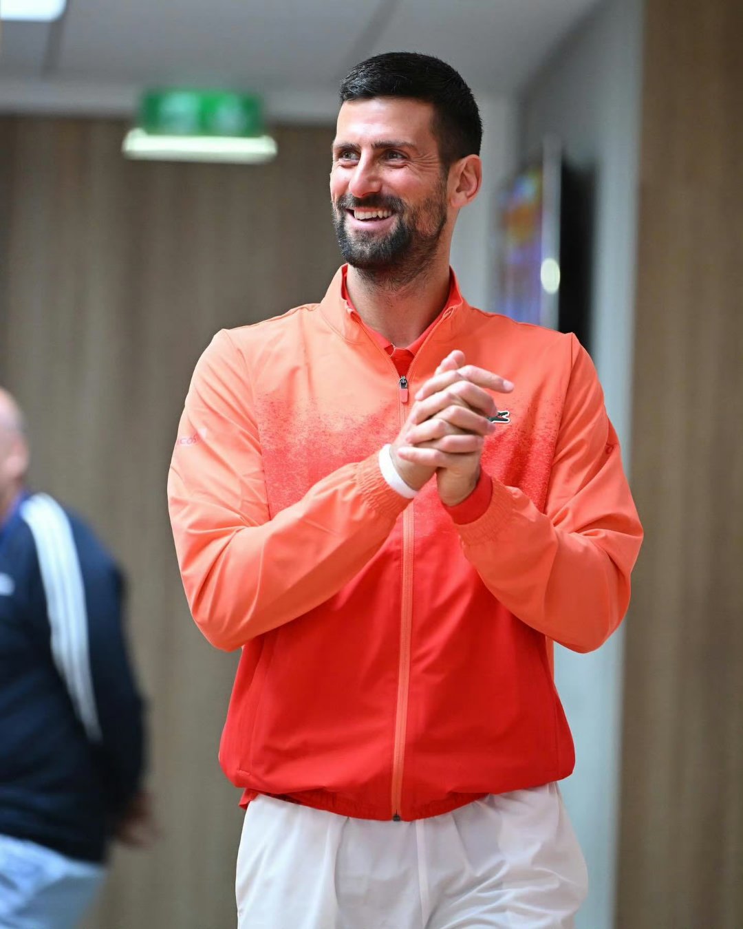 星空体育-关于德约科维奇回归赛场，战术调整首场状态亮眼，老鹰观众沸腾！的信息