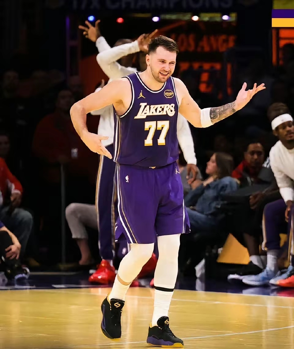 星空体育-东契奇在快船比赛中赛况扑朔迷离，逆转引发热议！的简单介绍